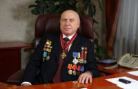 Стало известно, кто подарил Януковичу золотой батон