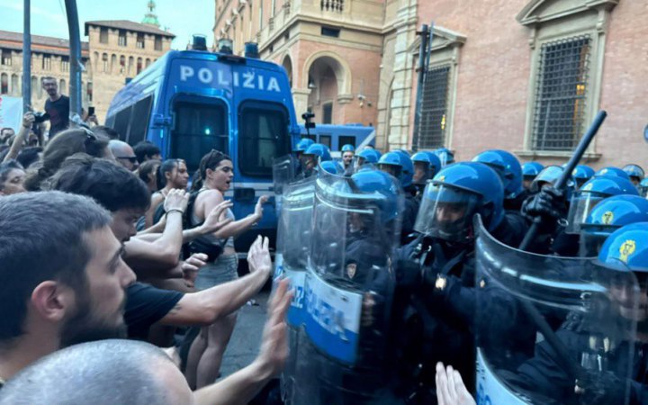 У Болоньї відбулися протести через смерть чоловіка під час затримання поліцією. Заявили про поранених поліцейських
