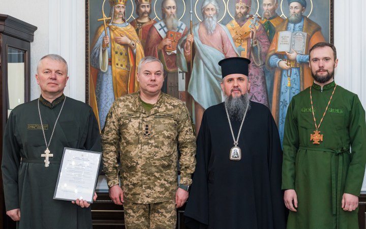 Митрополит Епіфаній обговорив роботу капеланів з командувачем Об’єднаних Сил ЗСУ Наєвим