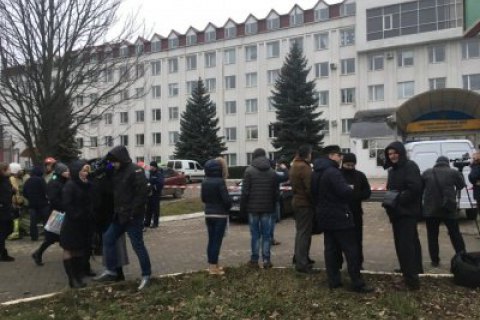 У податковій Чернівців вибухнула граната