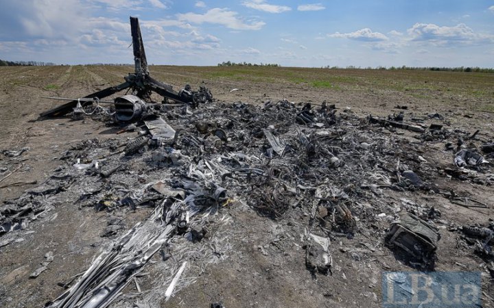 Недолет: фотокорреспондент LB.ua нашел остатки вертолета, который должен был прикрывать российский десант в Гостомеле