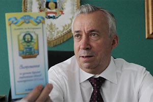 Донецкий мэр не может назвать людьми тех, кто облил краской Януковича