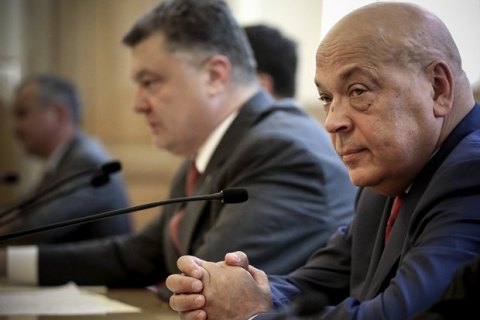 Москаль подстриг кусты под управлением МВД в Ужгороде