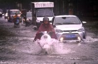 Китай готується до сильної повені, температура сягнула понад 50°C