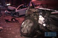 В Киеве Chevrolet, пытаясь заехать на парковку, столкнулся с Honda