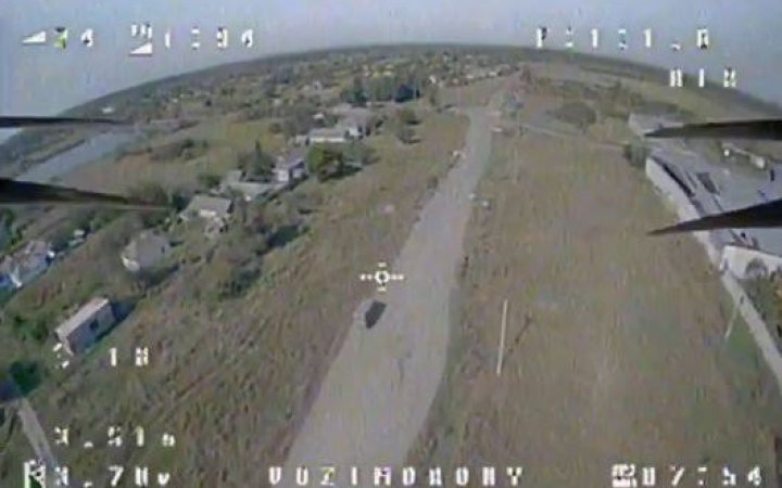 Український безпілотник знищив російське авто із “виборчими матеріалами”