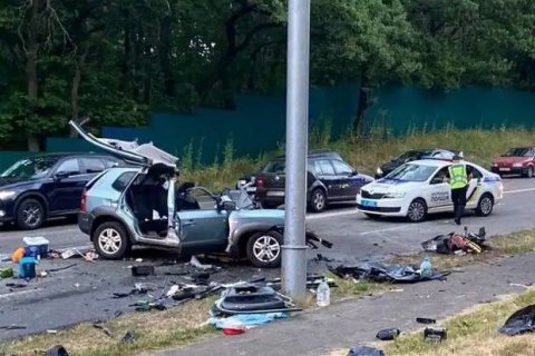 Хлопчика, який єдиний вижив у ДТП на Старообухівській трасі, виписали з лікарні