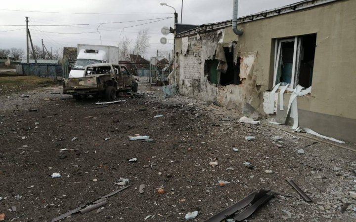 У Харківській області чоловік зазнав поранення через обстріл, ще двоє – підірвалися на вибухівці