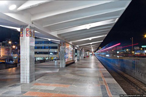 Метро "Левобережная" в Киеве возобновила работу в штатном режиме