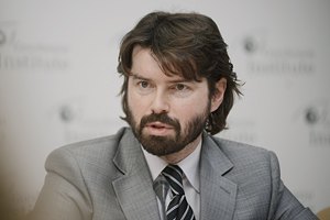 Власть перешла на стратегию "пережить квартал", - эксперт