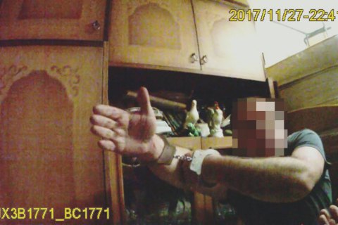 Пьяный львовянин убил свою собаку, избил жену и напал на патрульного