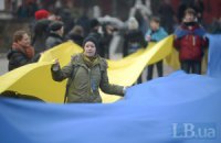 В парке Шевченко развернули 30-метровые синюю и желтую ленты