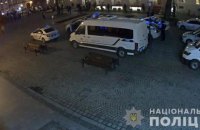 У центрі Львова сталася масова бійка футбольних фанатів, постраждало двоє поліцейських