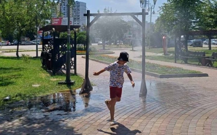 У Києві встановлять 33 рамки-розпилювачі води для охолодження в спеку