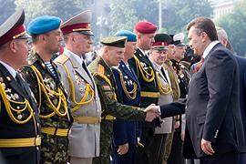 Президент взял под контроль вооруженные силы