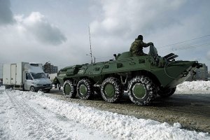 Последствия снегопада устраняют 5 тысяч военных