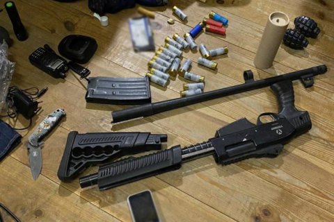 Полиция обнаружила на базе "боевого крыла" "ОПЗЖ" в Киеве оружие и взрывчатку