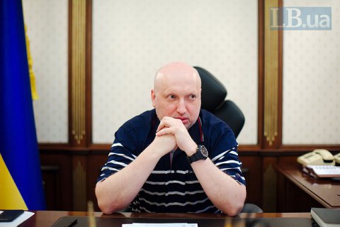 Турчинов: России достаточно суток, чтобы развернуть наступательную операцию