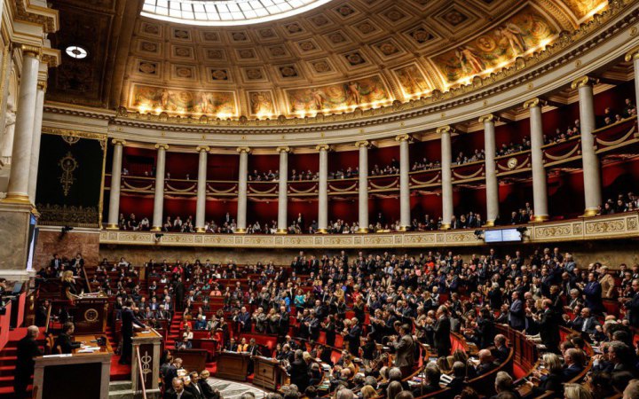 Сьогодні спільна сесія двох палат парламенту Франції розгляне норму про аборти