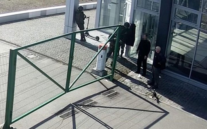 ​CNN показав кадри вбивства мирних жителів російськими військовими