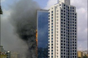 Пожар в стамбульском небоскребе потушили