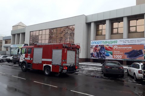 В Черкассах эвакуировали торговый центр из-за пожара в кафе