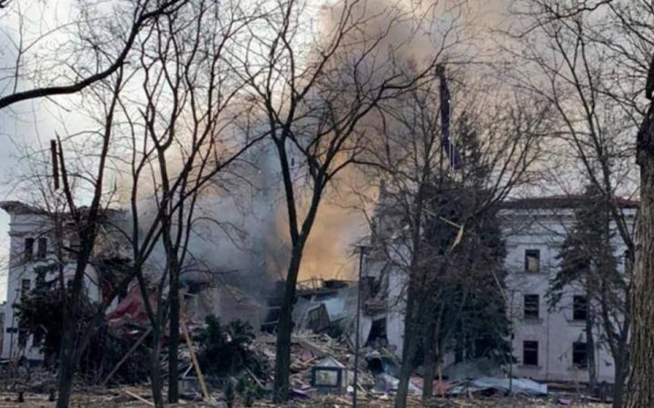 В Мариупольском театре погибли 600 человек, - расследование АР