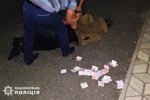 Чиновника полиции Николаевщины разоблачили в вымогательстве взяток с подчиненных