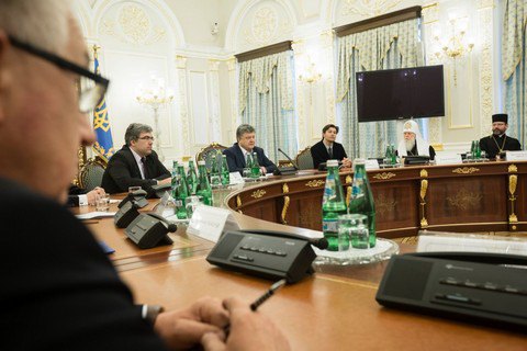 Порошенко призвал православные церкви объединиться