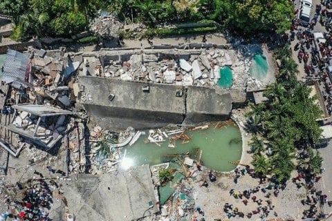 Число жертв землетрясения на Гаити достигло 2,2 тыс.