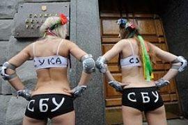  FEMEN у здания СБУ призвало защитить их от давления