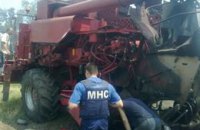 Зерновой комбайн подорвался на мине в Донецкой области