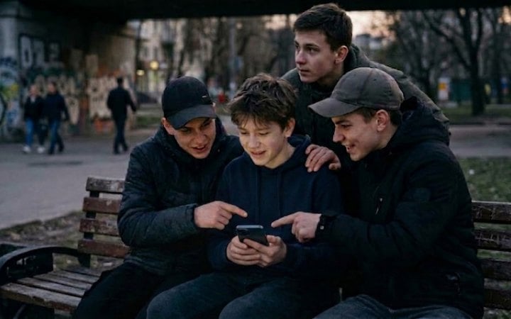 “Легкі гроші для підлітків” — як вберегти свою дитину від потрапляння у шахрайські схеми 