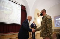 Резников: "Все граждане должны быть готовы защищать страну. Чтобы у Кремля не возникало мыслей о рецидивах"
