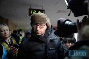 Яценюк: золотовалютных резервов НБУ хватит на два месяца