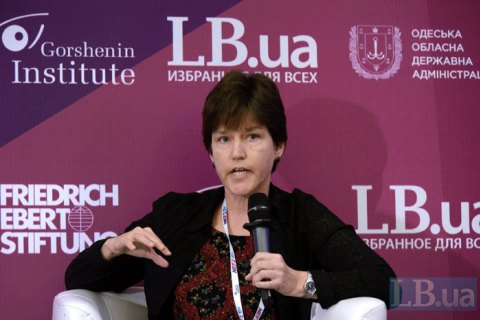 Україна в реформах робить крок уперед і два назад, - Сюзан Стюарт