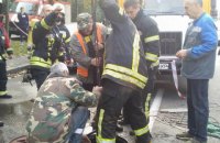 ​Столичные спасатели извлекли из коллектора четырех работников "Киевводоканала"