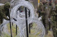 Естонія почала встановлювати загородження з колючого дроту на кордоні з Росією