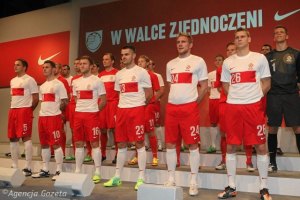 Болельщики возмущены польской формой без «орла»