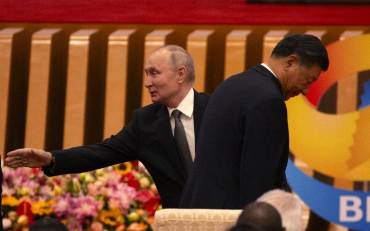 Російський експорт до Китаю скоротився через загрозу санкцій США, – Bloomberg