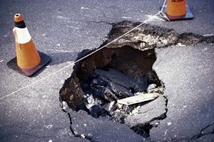 В центре Тернополя из-за непогоды перекрыли мост