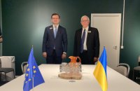 Кулеба обговорив з Боррелем безпекову ситуацію навколо України