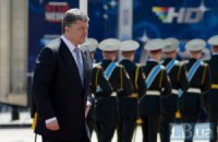 Порошенко стал верховным главнокомандующим (добавлены фото)