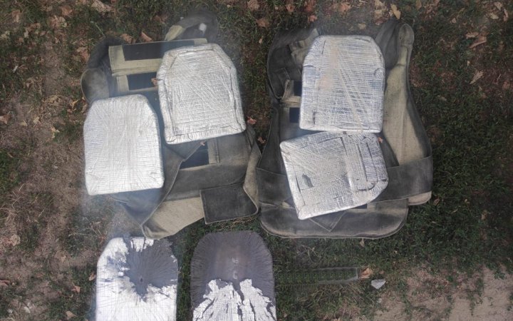 На Житомирщині викрили псевдоволонтера, який підпільно виготовляв і продавав неякісні бронежилети