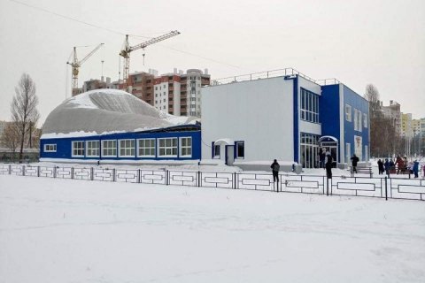 Под Киевом во время занятий обрушилась крыша недавно построенного спорткомплекса