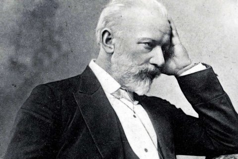 На чемпионатах мира по конькобежному спорту вместо гимна России будет звучать "Первый концерт" Чайковского