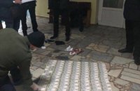 В Киеве мошенник, прикрываясь "связями в СБУ", пытался выманить у бизнесмена $13 тыс. 