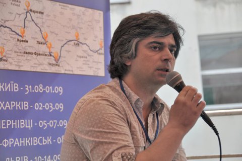 Українські письменники збирають допомогу Олександрові Бойченку для лікування раку