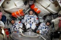 Российские космонавты попросили им привезти сырокопченой колбасы