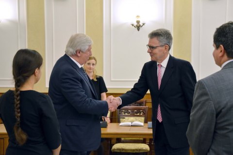Шокин предложил привлечь специалистов из США к расследованию дел прокуроров-взяточников